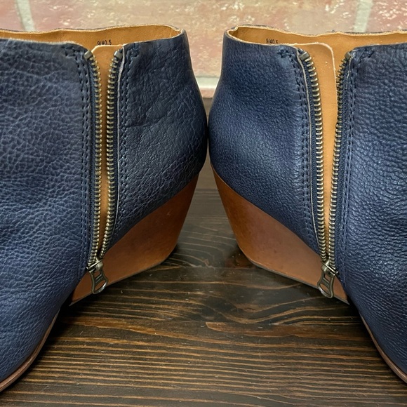 KORK EASE  brand Ankle Bootie Boot Navy Leather Wedge Block Heel Size 9 - Picture 8 of 9